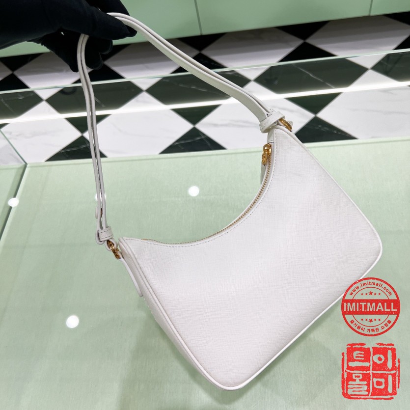 prada_xxxxx_big_00007.jpg