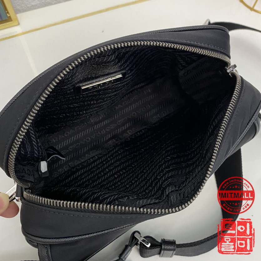 prada_xxxxx_big_00005.jpg