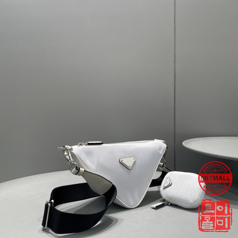prada_xxxxx_big_00002.jpg