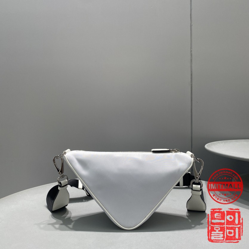prada_xxxxx_big_00003.jpg