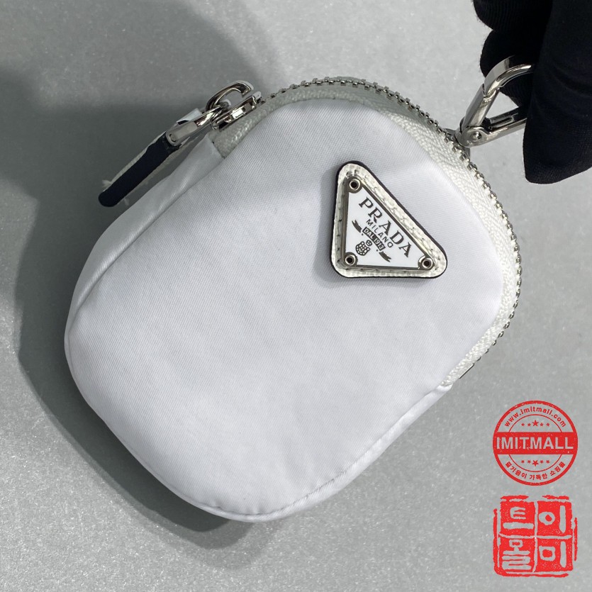 prada_xxxxx_big_00005.jpg