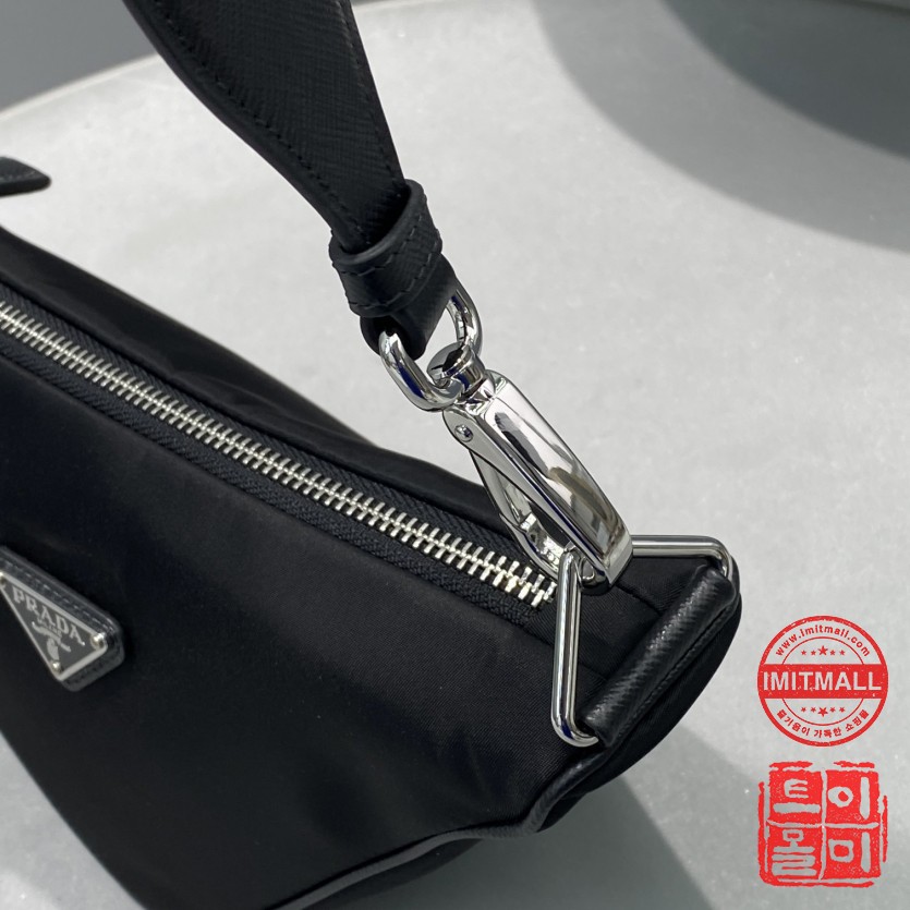 prada_xxxxx_big_00008.jpg