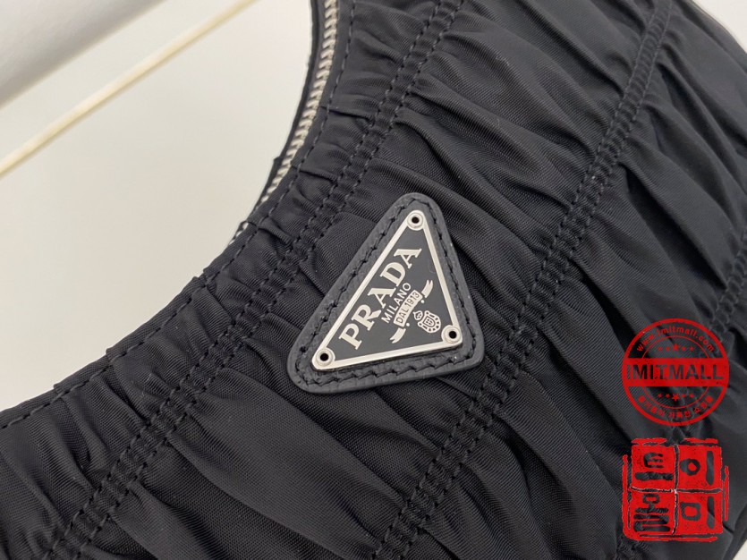 prada_xxxxx_big_00005.jpg