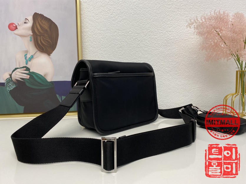 prada_xxxxx_big_00004.jpg