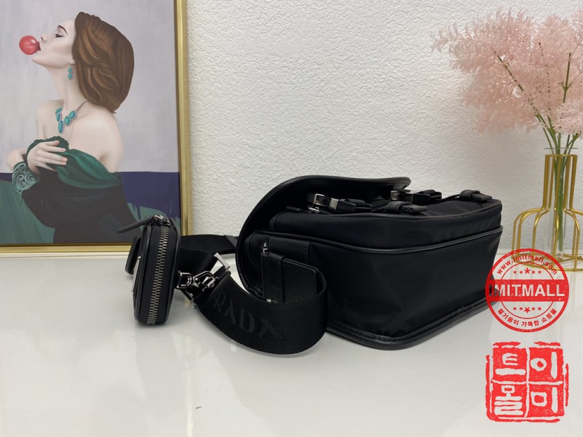 prada_xxxxx_big_00005.jpg
