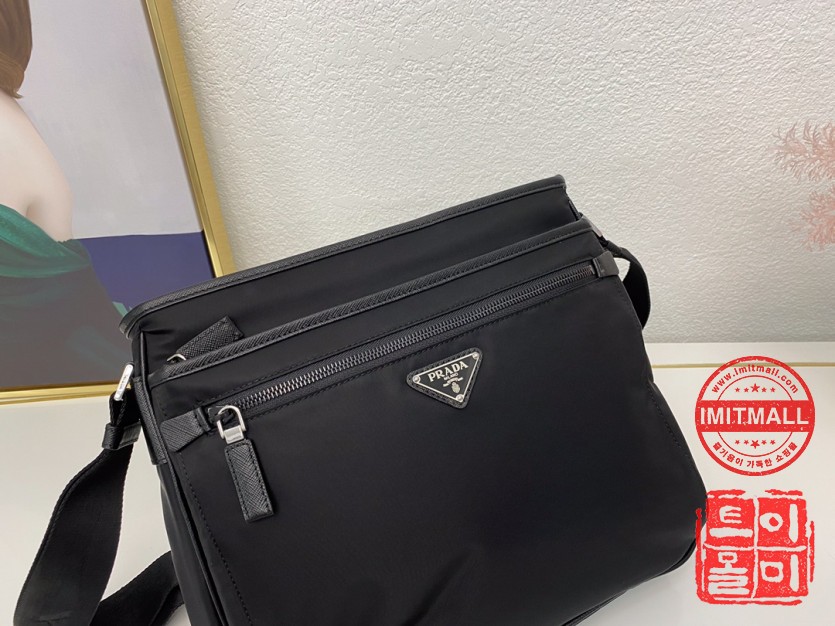 prada_xxxxx_big_00002.jpg