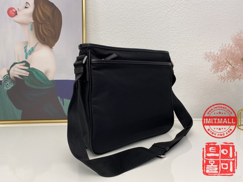 prada_xxxxx_big_00004.jpg