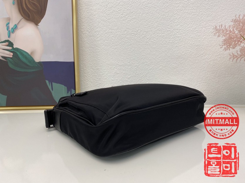 prada_xxxxx_big_00005.jpg