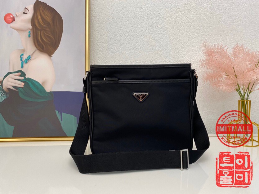 prada_xxxxx_big_00001.jpg