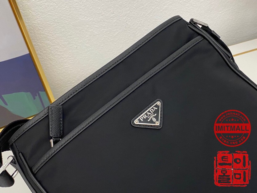 prada_xxxxx_big_00002.jpg