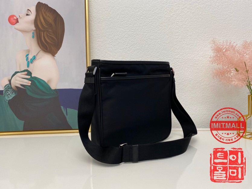 prada_xxxxx_big_00003.jpg