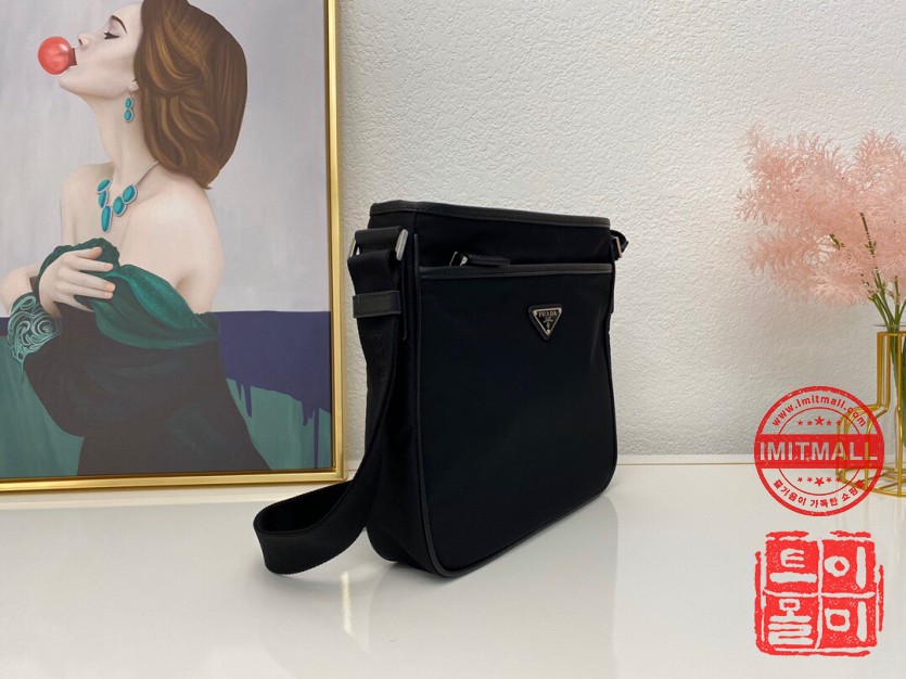 prada_xxxxx_big_00004.jpg