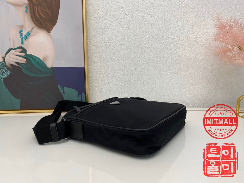 prada_xxxxx_big_00005.jpg