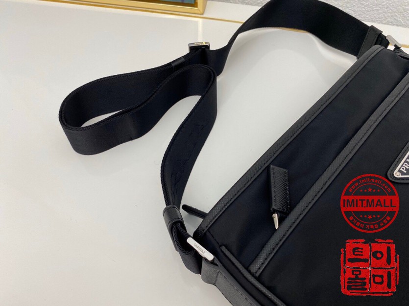 prada_xxxxx_big_00006.jpg