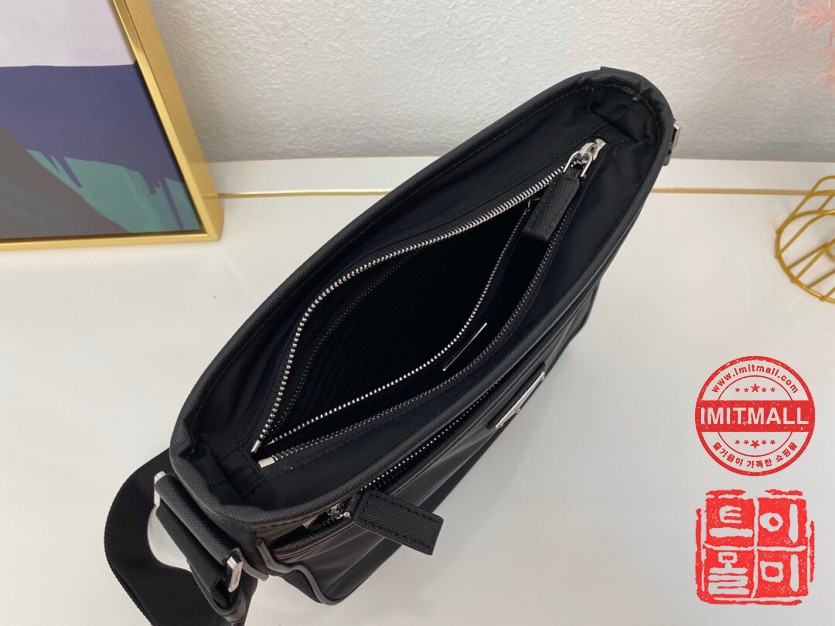 prada_xxxxx_big_00007.jpg