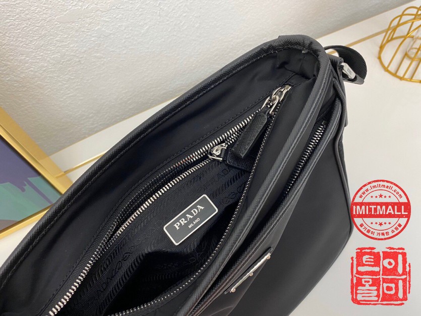 prada_xxxxx_big_00008.jpg