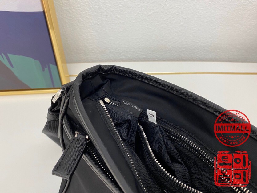 prada_xxxxx_big_00009.jpg