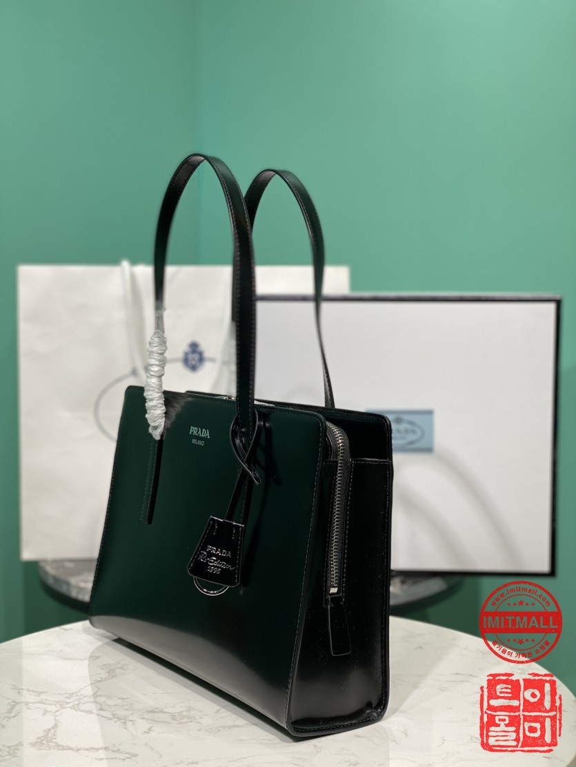 prada_xxxxx_big_00002.jpg