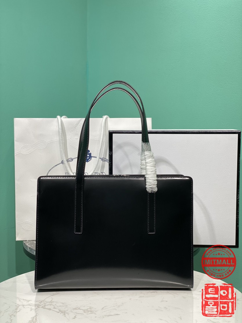 prada_xxxxx_big_00003.jpg