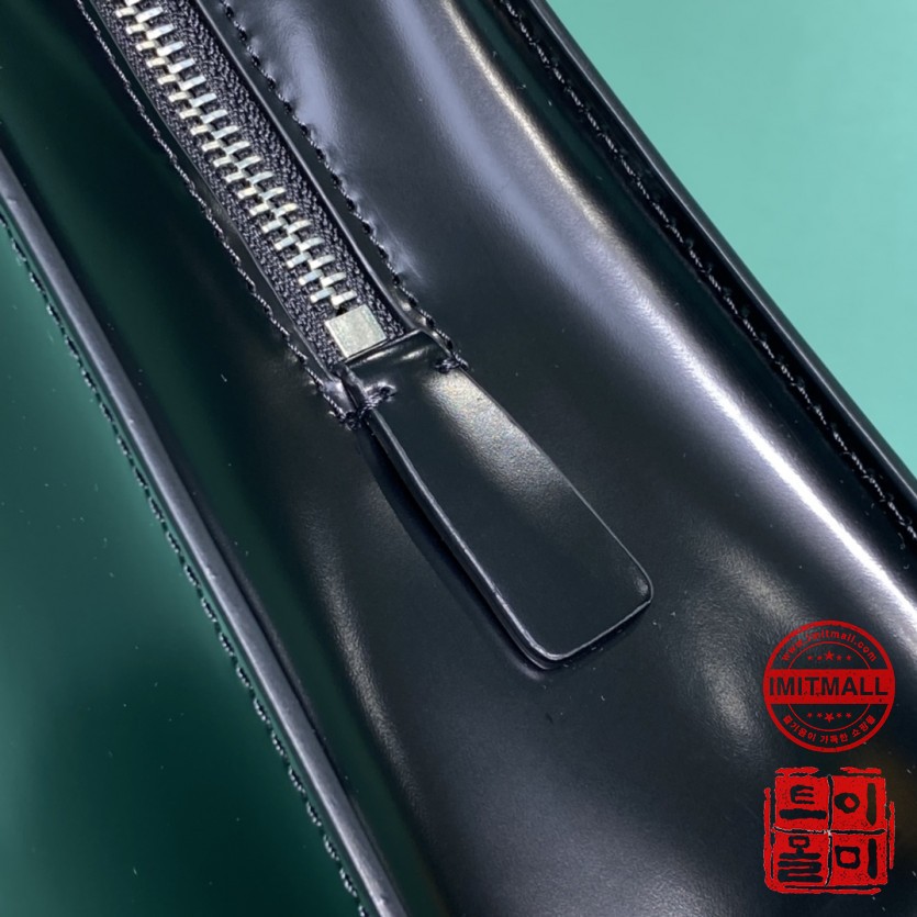 prada_xxxxx_big_00006.jpg