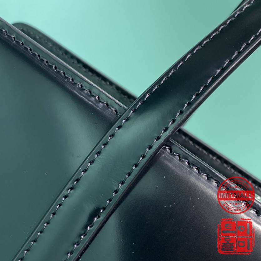 prada_xxxxx_big_00007.jpg
