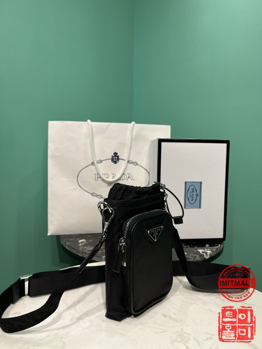 prada_xxxxx_big_00002.jpg