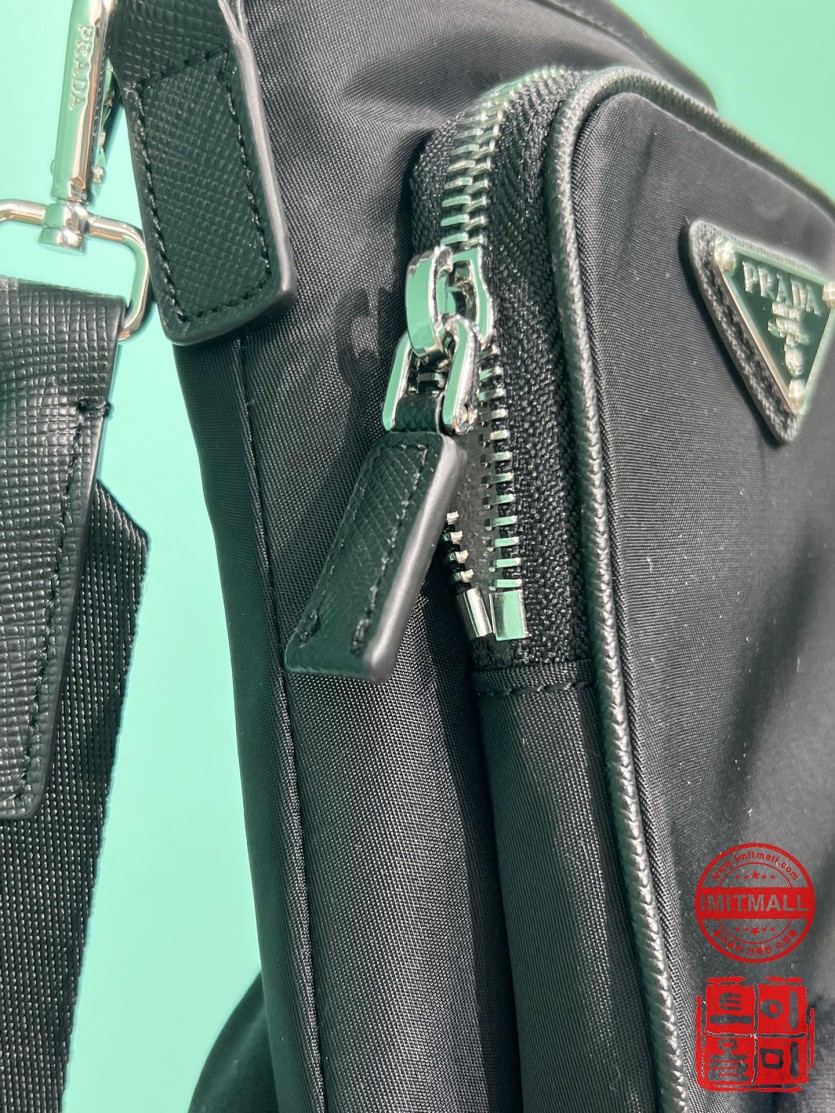 prada_xxxxx_big_00007.jpg