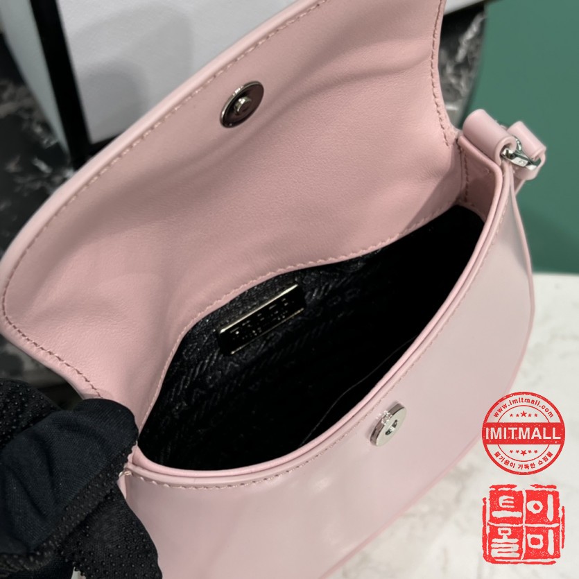 prada_xxxxx_big_00009.jpg