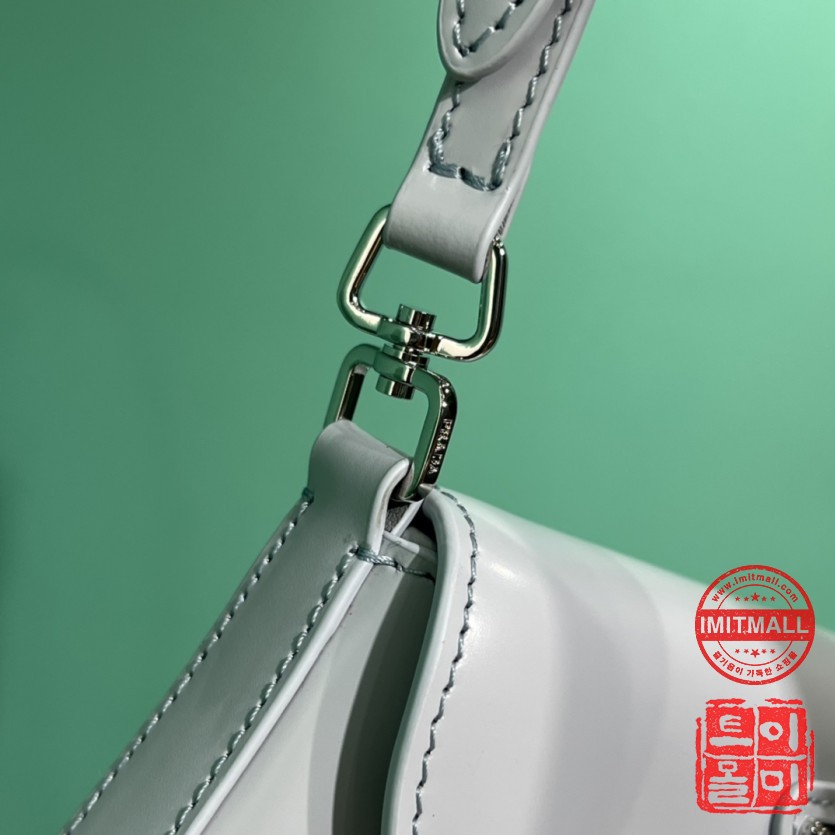 prada_xxxxx_big_00006.jpg