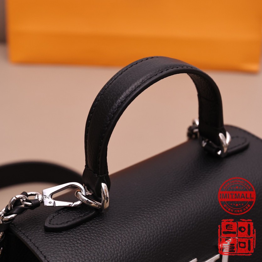 louis_vuitton_xxxxx_big_00010.jpg