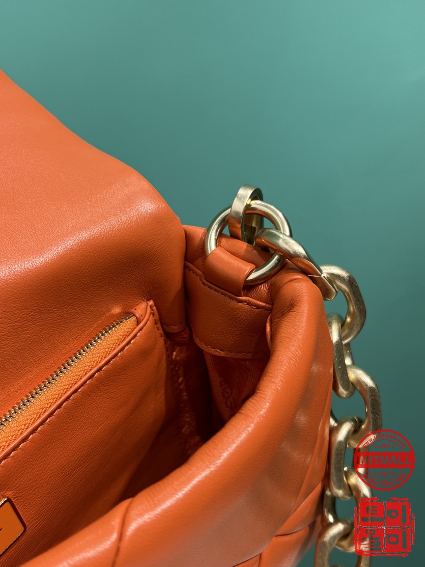 prada_xxxxx_big_00012.jpg