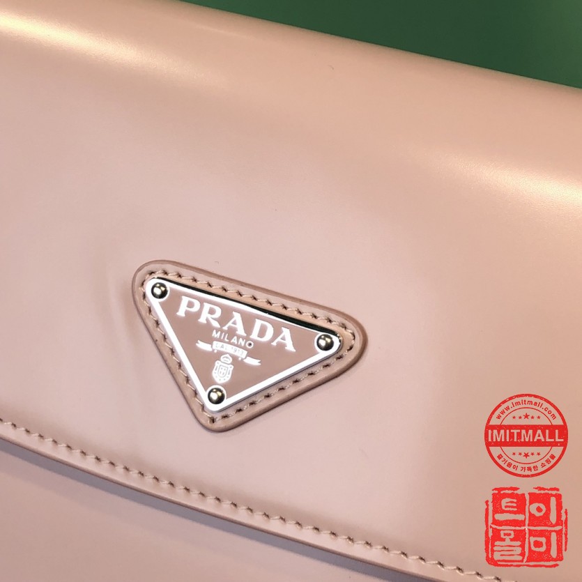 prada_xxxxx_big_00005.jpg