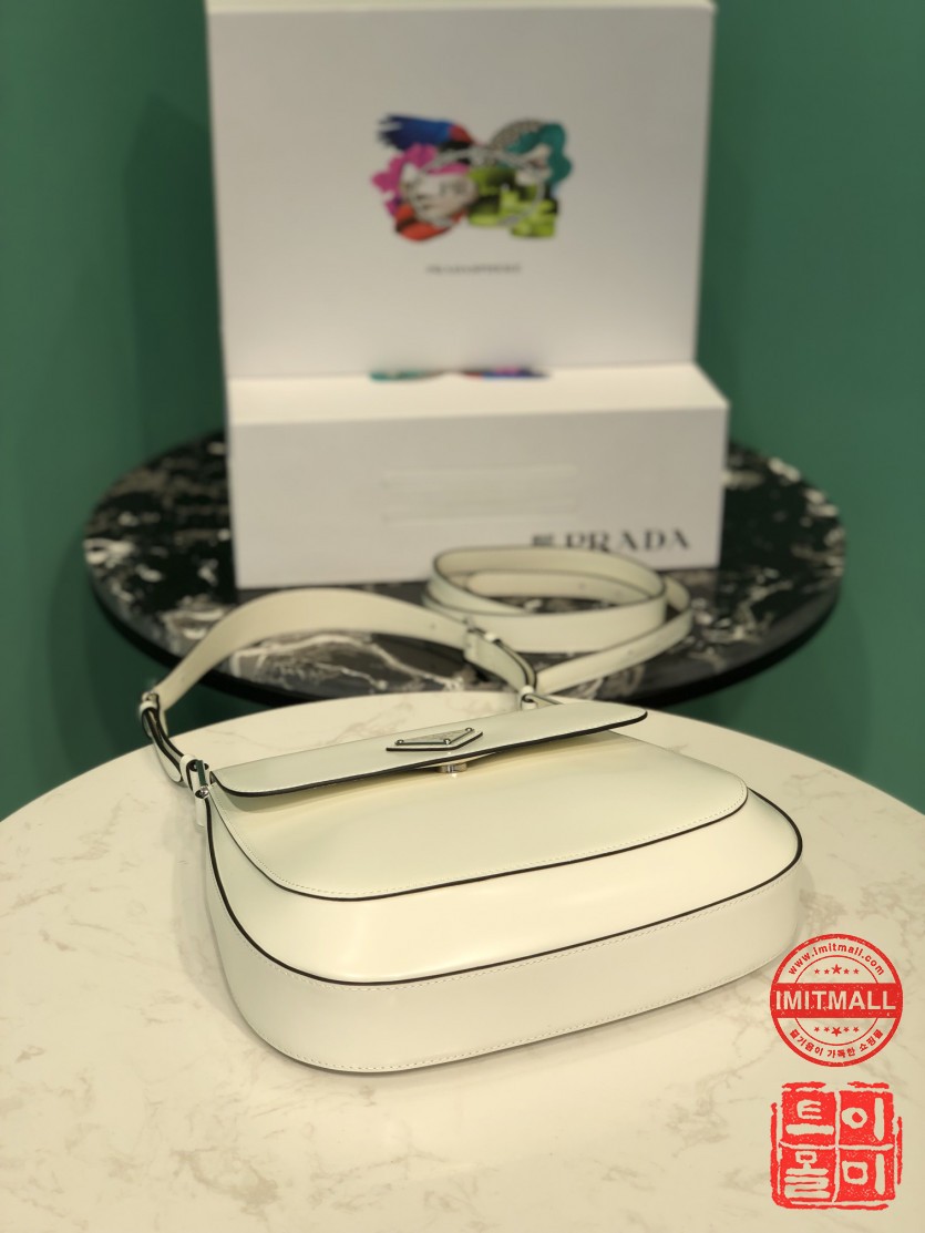 prada_xxxxx_big_00004.jpg