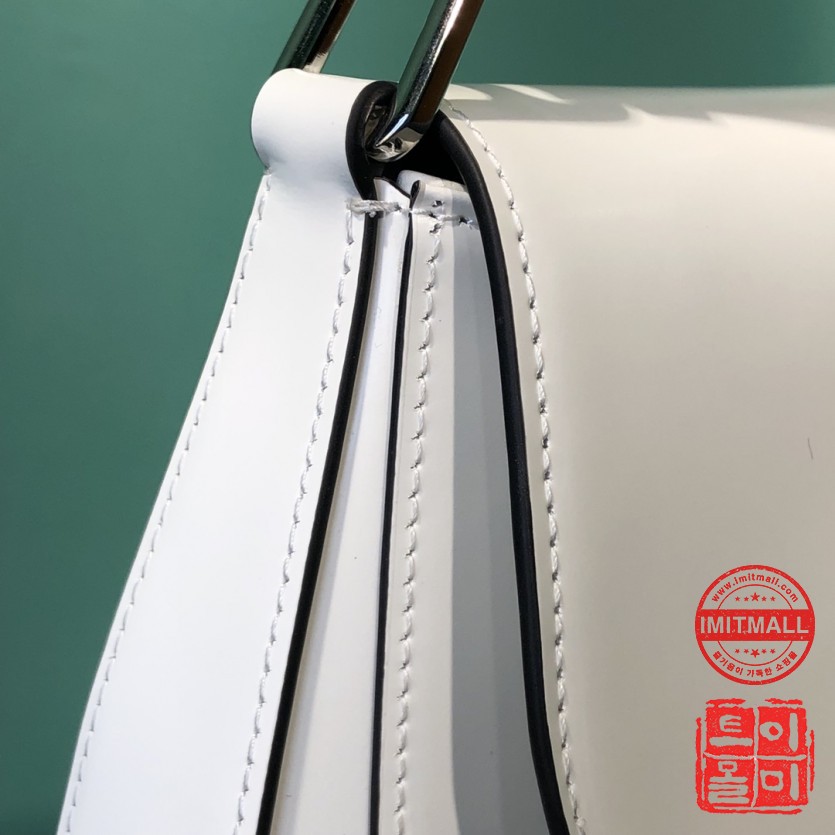 prada_xxxxx_big_00008.jpg