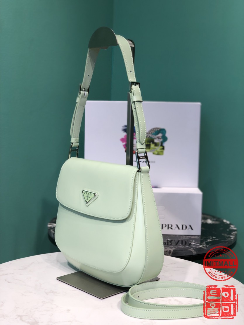 prada_xxxxx_big_00002.jpg