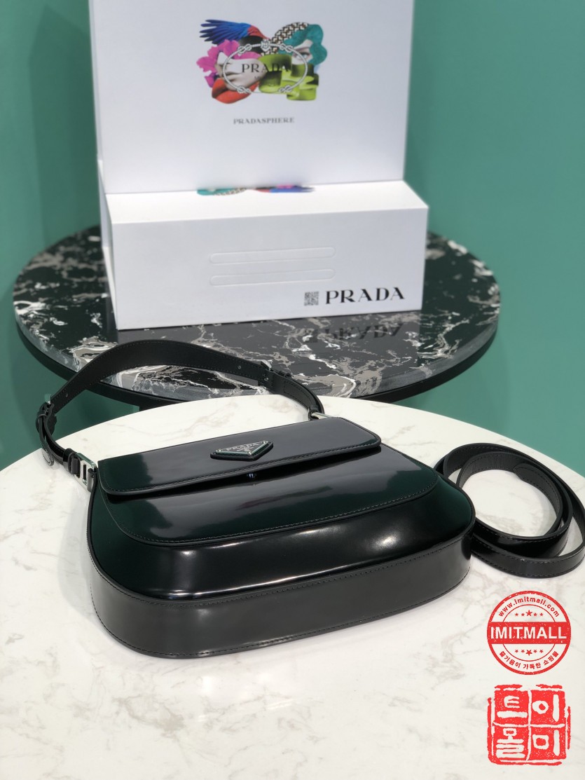 prada_xxxxx_big_00004.jpg