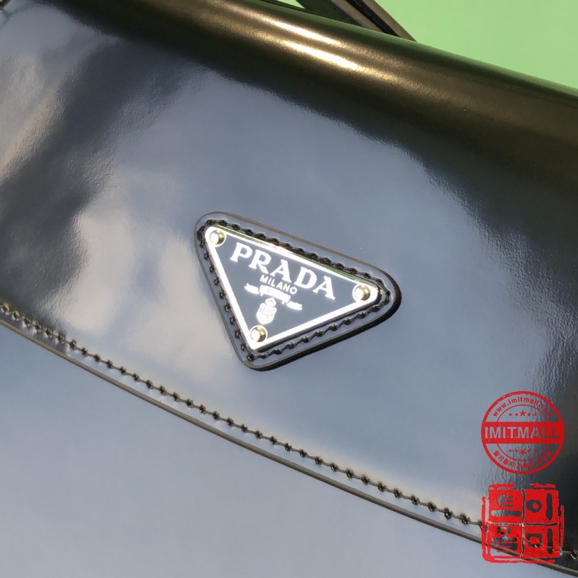 prada_xxxxx_big_00005.jpg