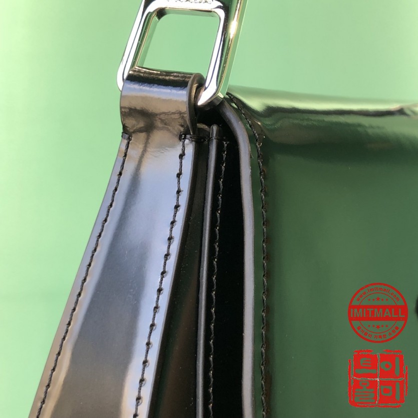 prada_xxxxx_big_00007.jpg