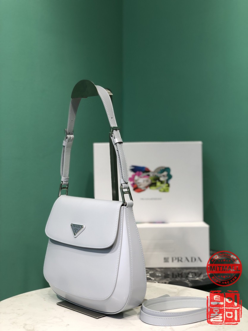 prada_xxxxx_big_00002.jpg