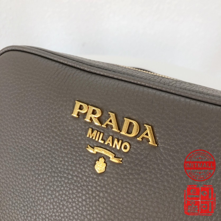prada_xxxxx_big_00005.jpg