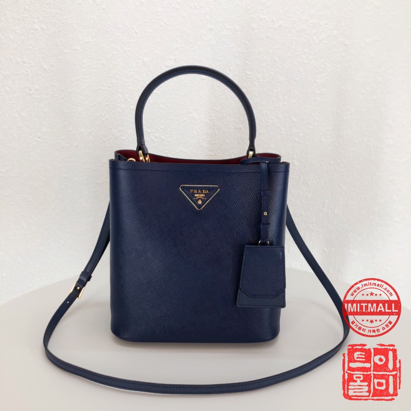 prada_xxxxx_big_00001.jpg