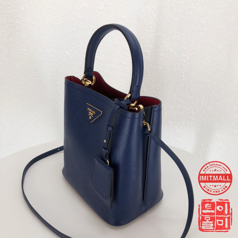 prada_xxxxx_big_00002.jpg