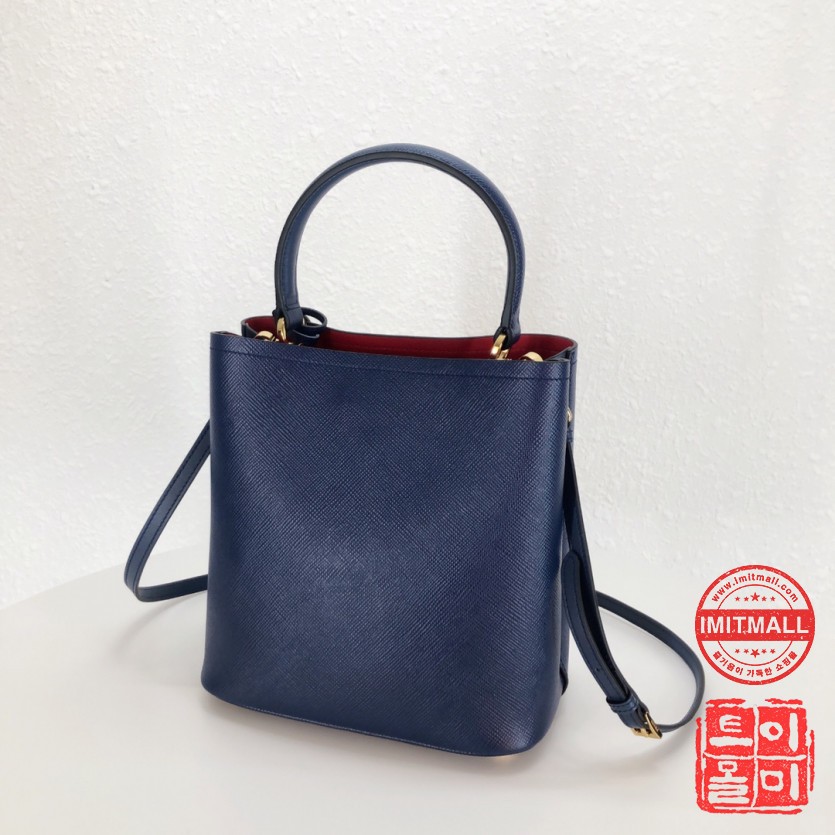 prada_xxxxx_big_00003.jpg