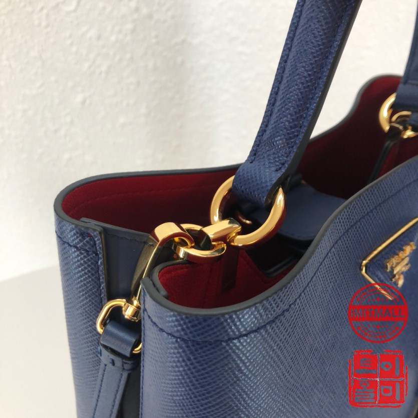 prada_xxxxx_big_00007.jpg