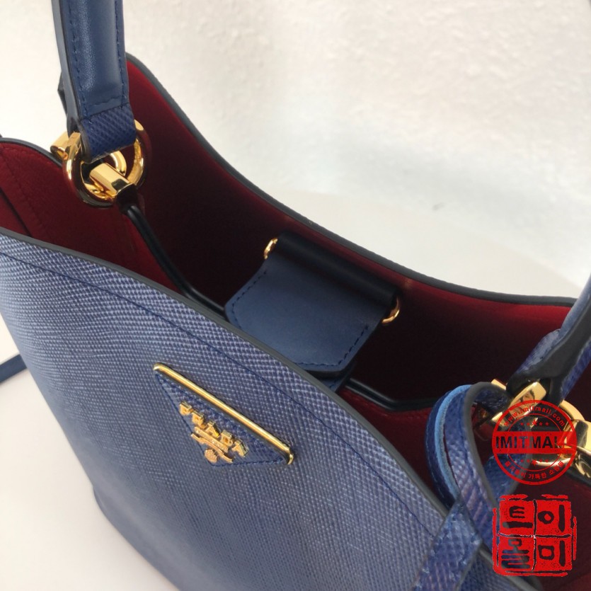 prada_xxxxx_big_00008.jpg