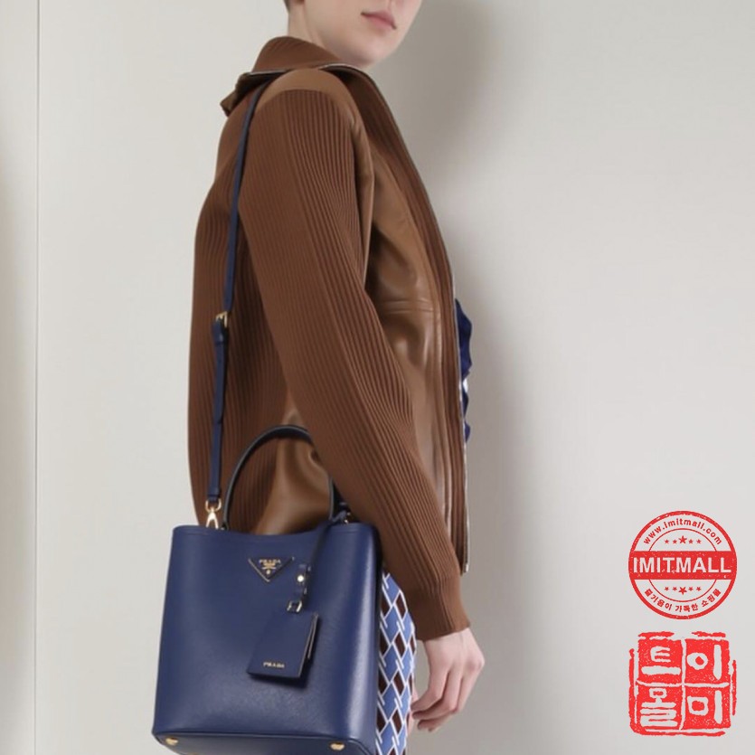 prada_xxxxx_big_00010.jpg