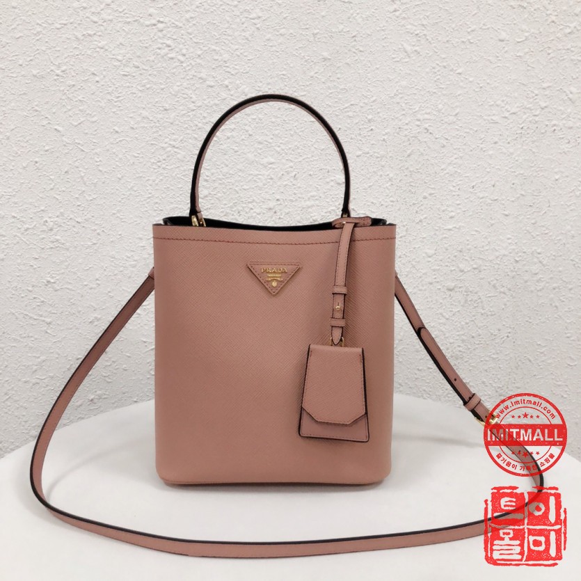 prada_xxxxx_big_00001.jpg