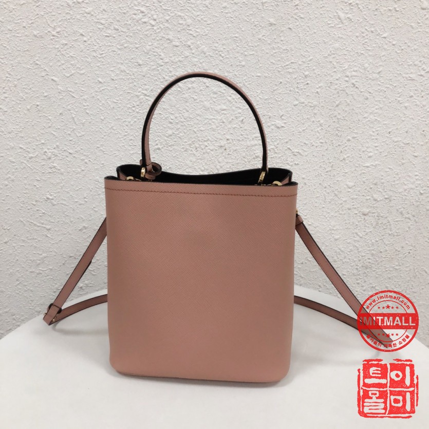 prada_xxxxx_big_00003.jpg