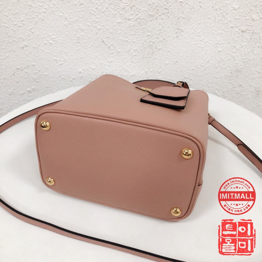 prada_xxxxx_big_00004.jpg