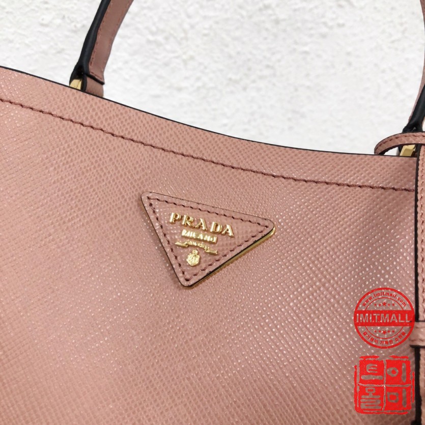 prada_xxxxx_big_00005.jpg